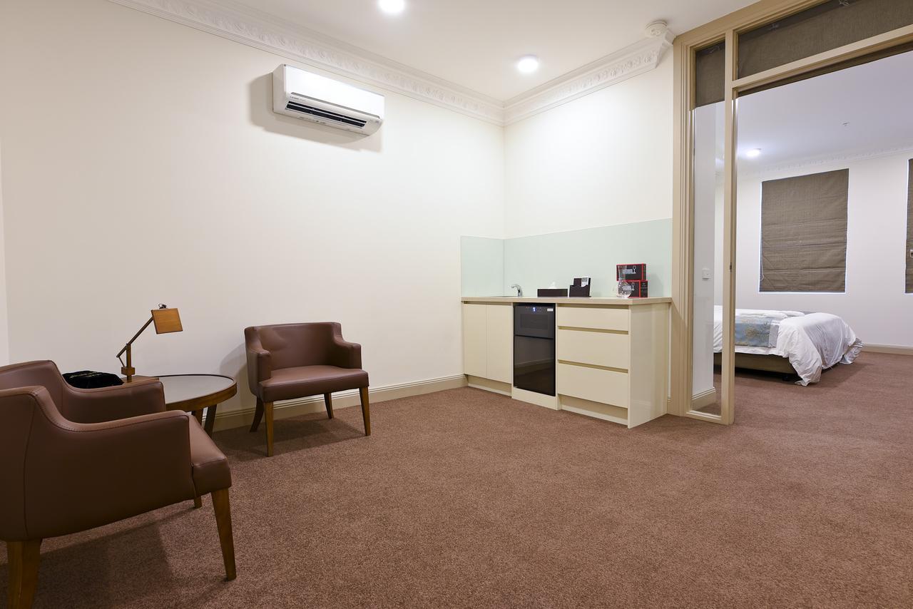 Clarendon Hotel Melbourne Exterior photo